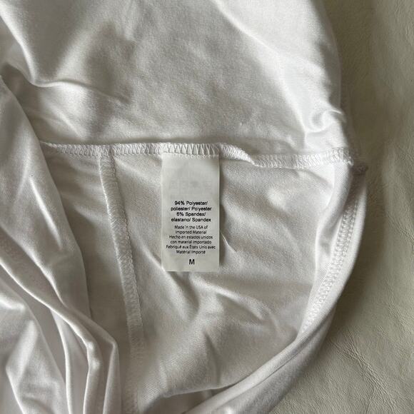 Beyond Yoga Featherweight Twist Out Tee in White Size M - Picture 7 of 10